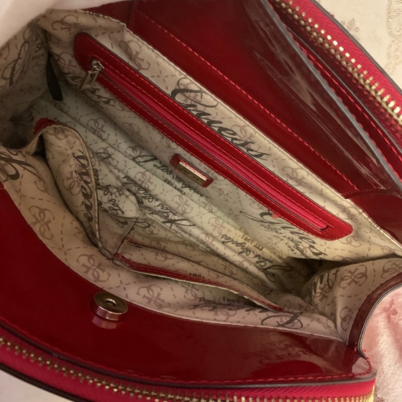 🔥HOST PICK🔥 guess limited edition 2 way bag - Picture 8 of 16